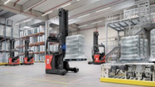 Automatizovaný retrak R-MATIC od společnosti Linde Material Handling ve skladu