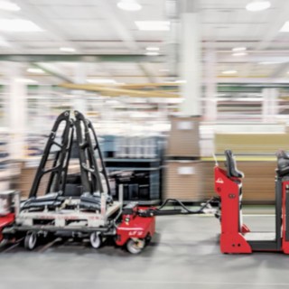 Autonomní vysokozdvižný vozík při použití ve skladu Autonomní vysokozdvižný vozík při použití ve skladu