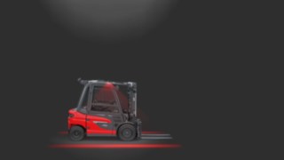 Vysokozdvižný vozík s protizávažím od společnosti Linde Material Handling vybavený řešením Red Warning Lines. Vysokozdvižný vozík s protizávažím od společnosti Linde Material Handling vybavený řešením Red Warning Lines.