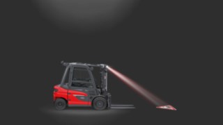 Linde TruckSpot při použití u vysokozdvižného vozíku s protizávažím. Linde TruckSpot při použití u vysokozdvižného vozíku s protizávažím.