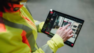 Tablet pomáhá při bezpečnostním poradenství společnosti Linde Material Handling. Tablet pomáhá při bezpečnostním poradenství společnosti Linde Material Handling.