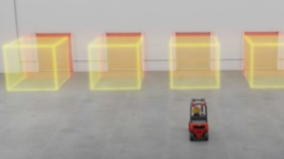 Pro sousedící vrata se používá řešení „Rectangular“ ze systému Linde Door Control.  Linde Door Control Rectangular zajišťuje, že se vždy otevřou jen ta rychloběžná vrata, ke kterým má vozík namířeno.