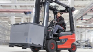 Modely Roadster E20–E35 R od společnosti Linde Material Handling zajišťují volný výhled.