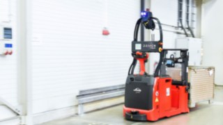 Vozík L-MATIC AC od společnosti Linde Material Handling zajišťuje zeštíhlené procesy ve společnosti Joma-Polytec GmbH. Vozík L-MATIC AC od společnosti Linde Material Handling ve společnosti Joma-Polytec GmbH