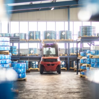 Po vychladnutí a zabalení je konečný produkt připraven k dopravě