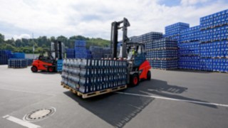 Elektrický vysokozdvižný vozík Linde E80 bude ve společnosti Gerolsteiner pracovat zcela bez emisí CO2, protože bude využívat udržitelně vyráběnou primární energii. 