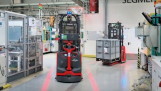 Dva vozíky L-MATIC HD od Linde Material Handling se systémem Red Warning Lines ve skladu společnosti Oechsler AG