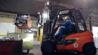 Dieselový vysokozdvižný vozík H30 – hydrostatický pohon Dieselový vysokozdvižný vozík H30 při použití ve společnosti Bohai Trimet Automotive