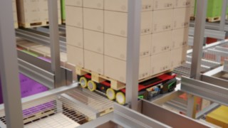 Přesun zboží ve čtyřech směrech S-MATIC cube od společnosti Linde Material Handling