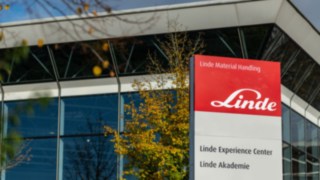 Bezpečnost ve skladu díky programům školení od společnosti Linde Material Handling Program školení od společnosti Linde Material Handling pomáhá neustále zvyšovat bezpečnost ve skladu.