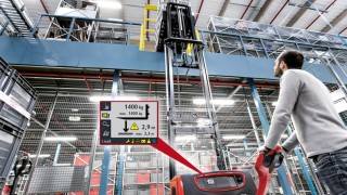 Systém Linde Load Management Advanced od společnosti Linde Material Handling umožňuje při práci s vysokozdvižným ručně vedeným vozíkem jednodušší a bezpečnější manipulaci s nákladem.